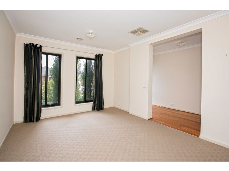 21 Dunferline Crescent, Cranbourne VIC 3977