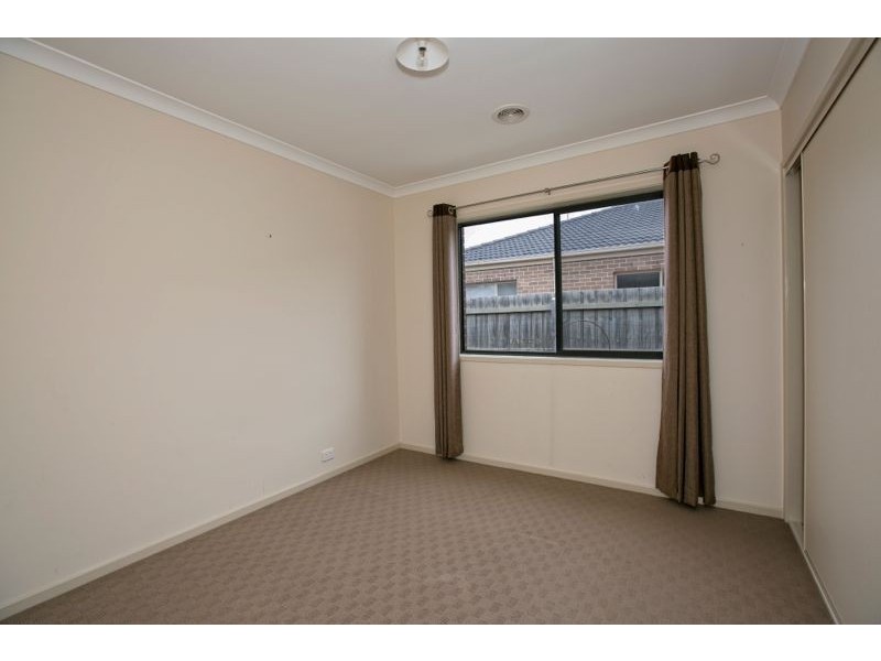 21 Dunferline Crescent, Cranbourne VIC 3977