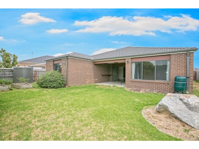 21 Dunferline Crescent, Cranbourne VIC 3977
