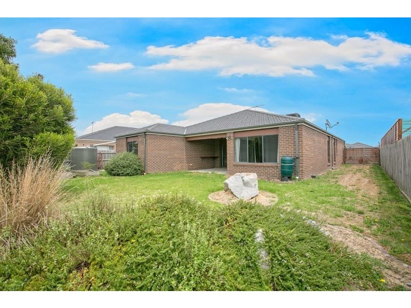 21 Dunferline Crescent, Cranbourne VIC 3977