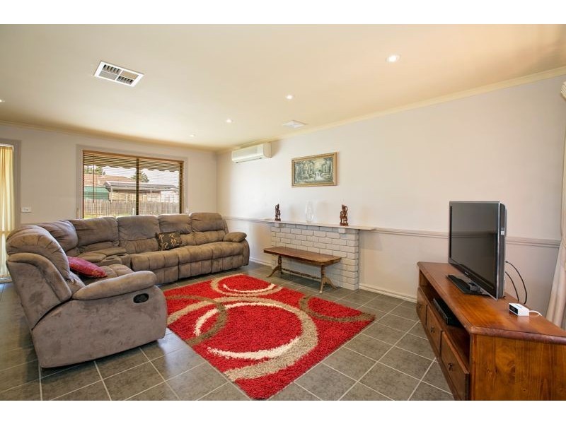 22 Broome Crescent, Cranbourne North VIC 3977