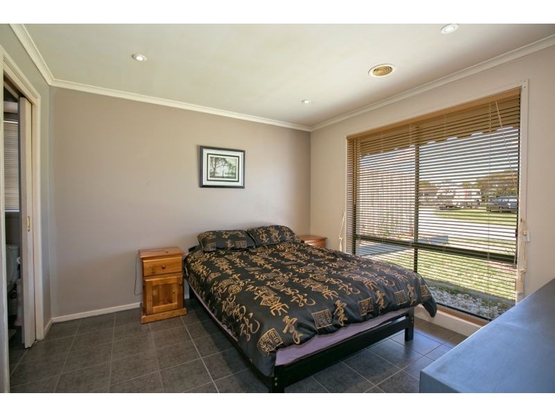 22 Broome Crescent, Cranbourne North VIC 3977