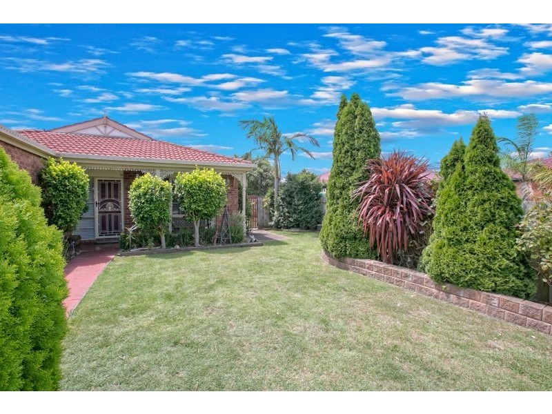 18 Bellarine Drive, Cranbourne VIC 3977