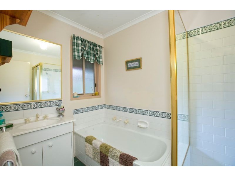 18 Bellarine Drive, Cranbourne VIC 3977