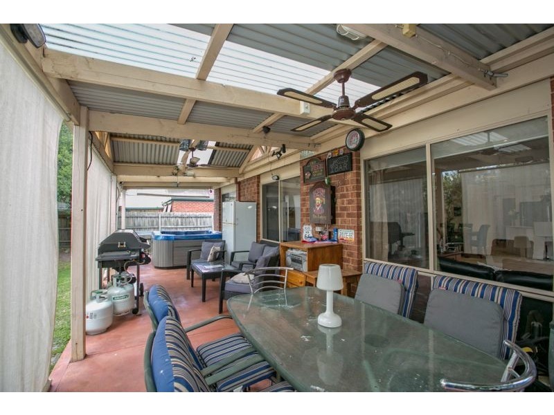 18 Bellarine Drive, Cranbourne VIC 3977