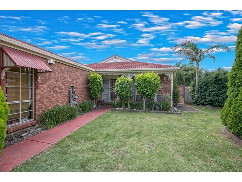 18 Bellarine Drive, Cranbourne VIC 3977