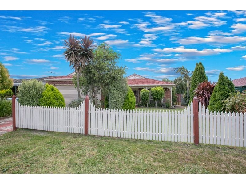 18 Bellarine Drive, Cranbourne VIC 3977