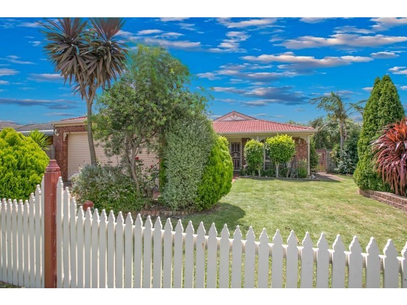 18 Bellarine Drive, Cranbourne VIC 3977