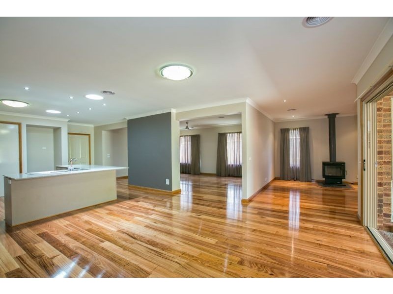 24 Bingham Rise, Lynbrook VIC 3975
