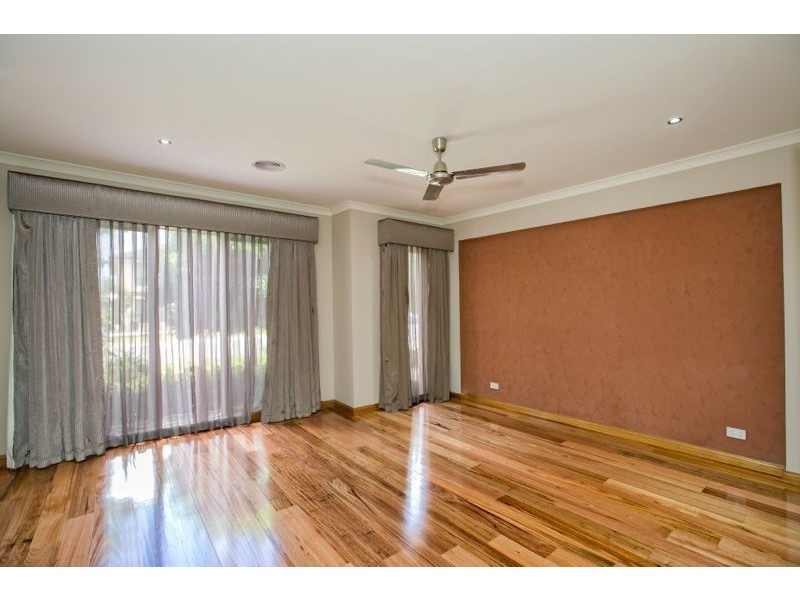24 Bingham Rise, Lynbrook VIC 3975