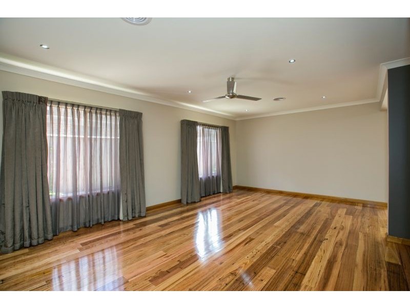 24 Bingham Rise, Lynbrook VIC 3975