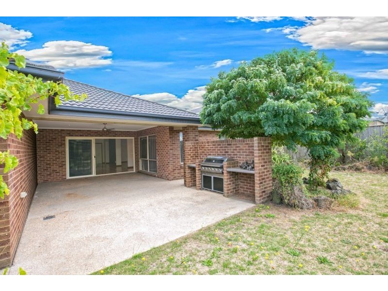 24 Bingham Rise, Lynbrook VIC 3975
