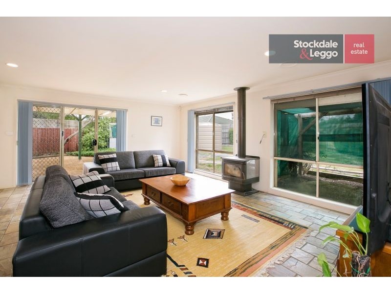 26 Comte Close, Cranbourne West VIC 3977