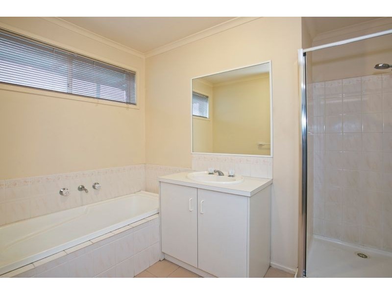 26 Comte Close, Cranbourne West VIC 3977