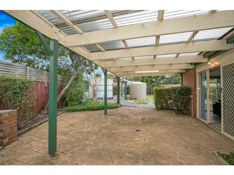 26 Comte Close, Cranbourne West VIC 3977