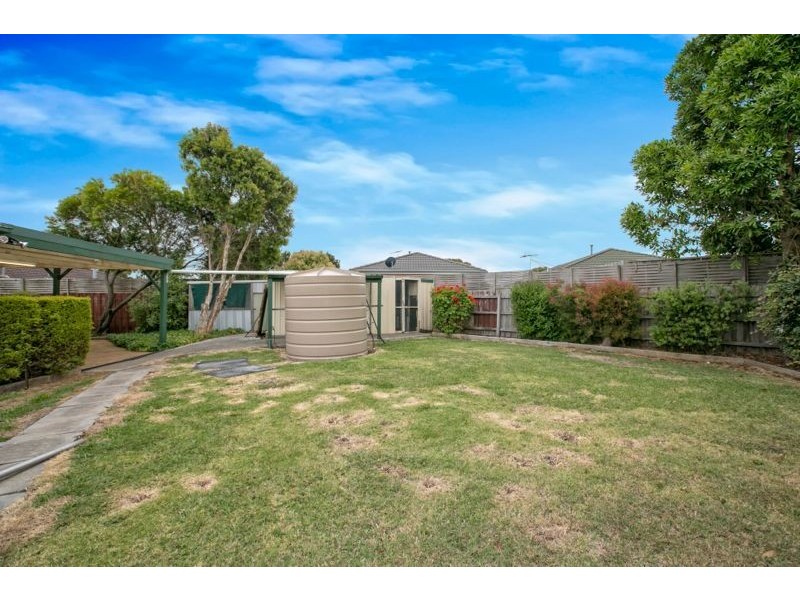 26 Comte Close, Cranbourne West VIC 3977