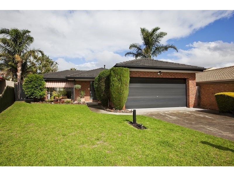 12 Oates Court, Cranbourne North VIC 3977