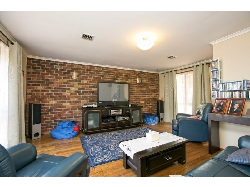 17 Bligh Close, Cranbourne North VIC 3977