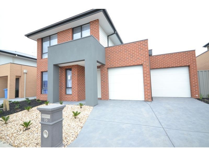 35 McEwan Drive, Cranbourne East VIC 3977