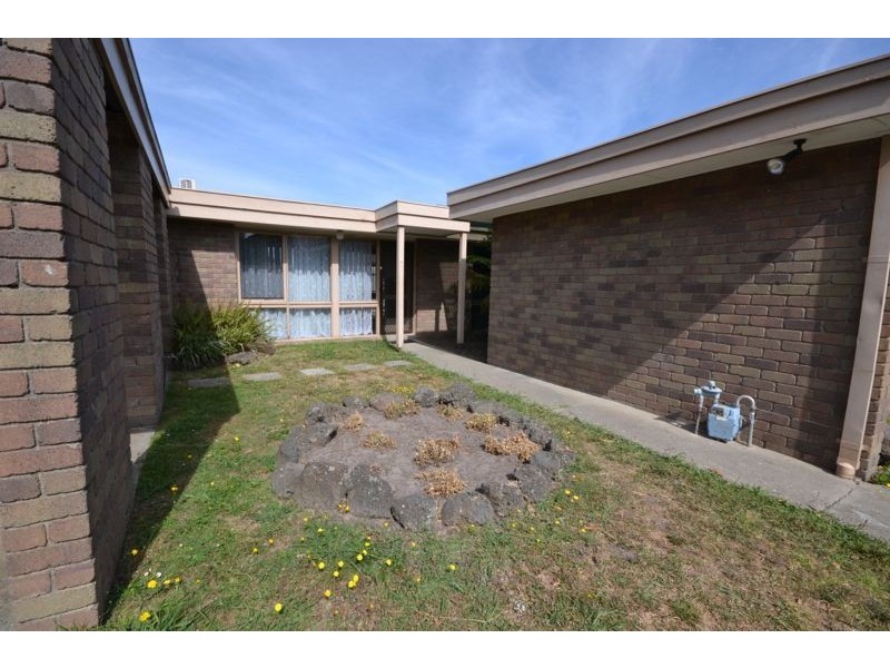 2/22 Alexander Street, Cranbourne VIC 3977