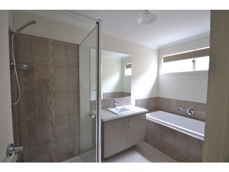 13 Scullin Street, Cranbourne East VIC 3977