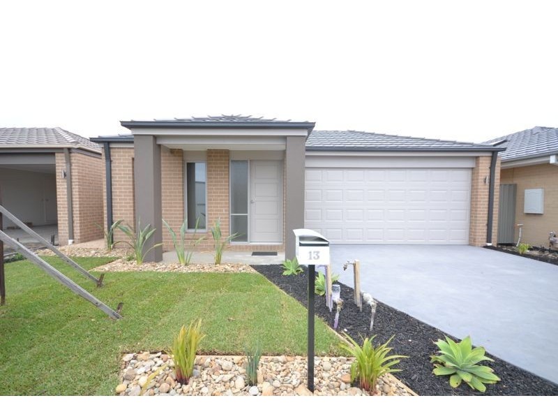 13 Scullin Street, Cranbourne East VIC 3977