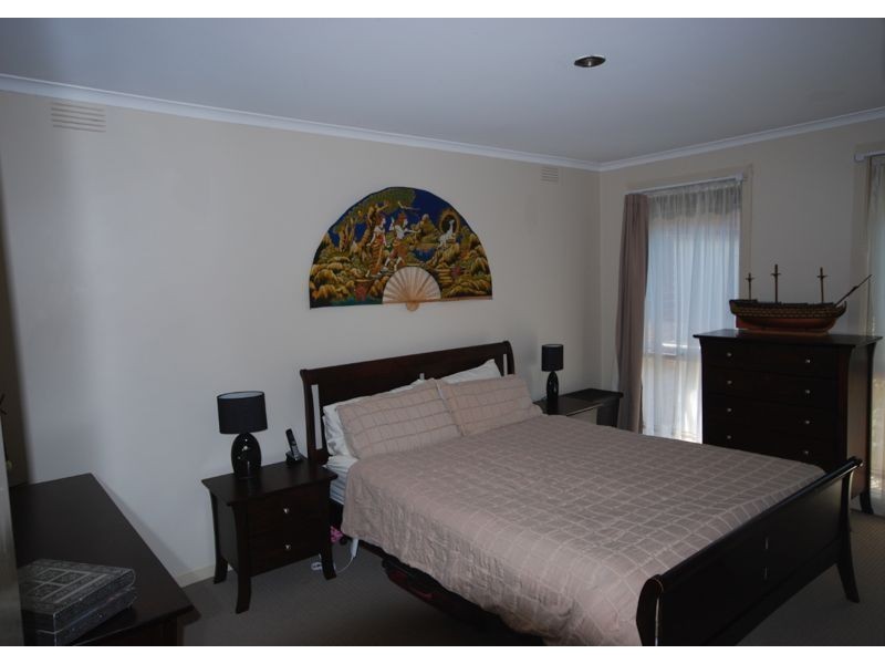 7 Eyre Court, Cranbourne North VIC 3977