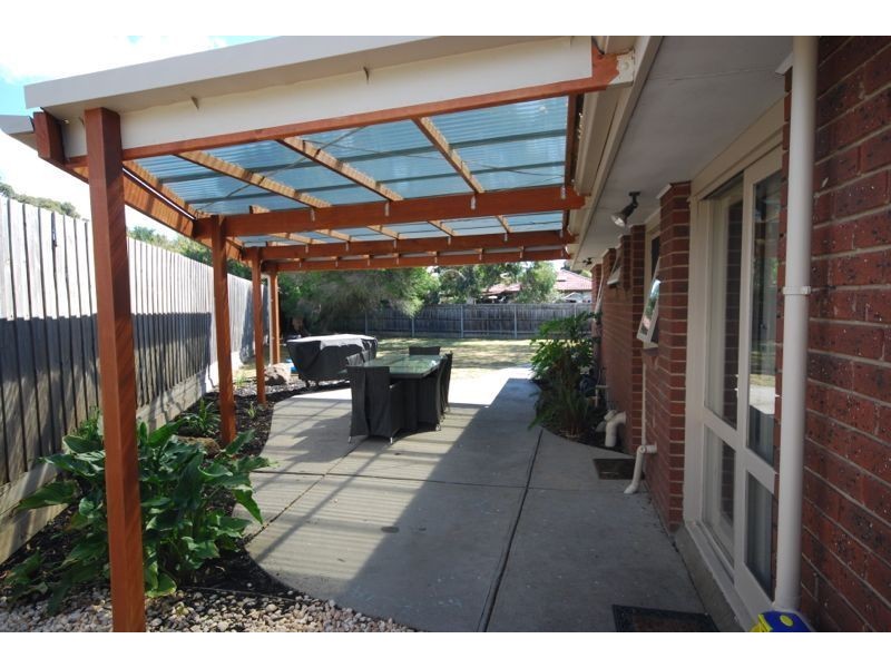 7 Eyre Court, Cranbourne North VIC 3977