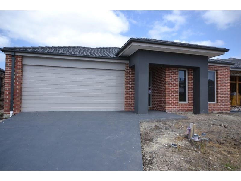 7 Pettigrew Street, Cranbourne East VIC 3977