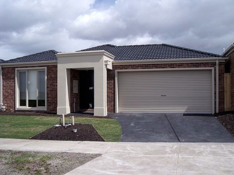 35 Evesham Street, Cranbourne North VIC 3977