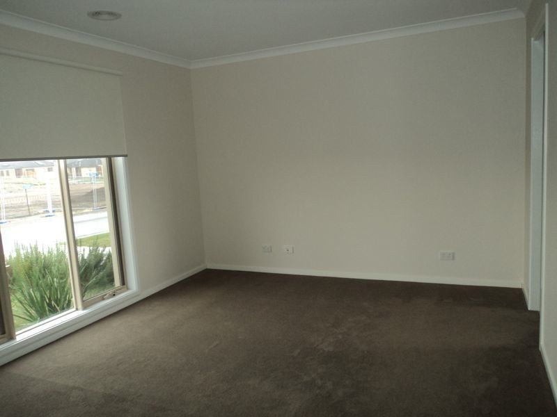 35 Evesham Street, Cranbourne North VIC 3977