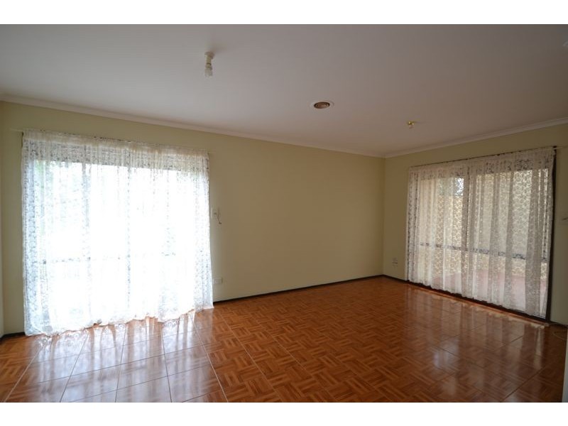 19 Elcan Avenue, Cranbourne West VIC 3977