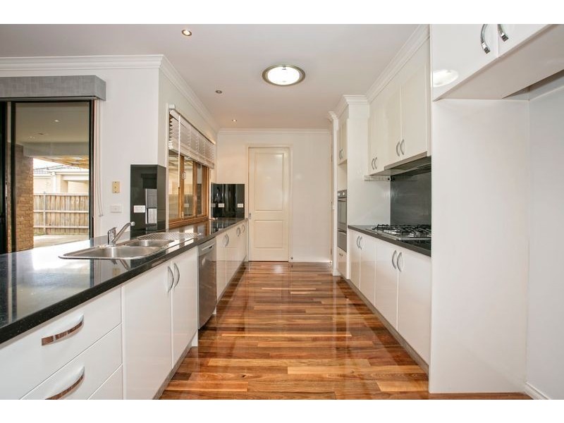 13 Mallett Grove, Lyndhurst VIC 3975