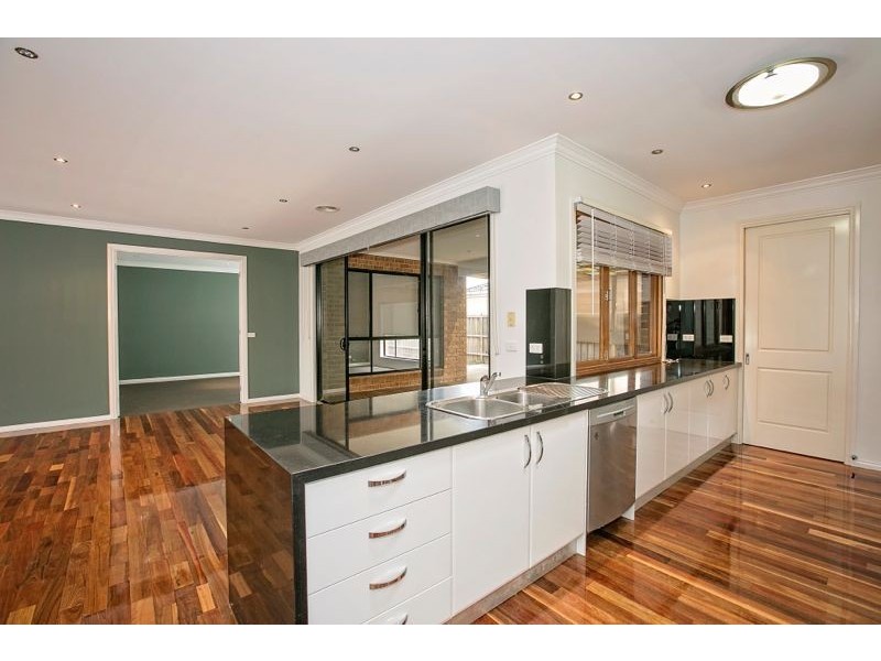 13 Mallett Grove, Lyndhurst VIC 3975