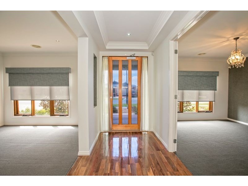 13 Mallett Grove, Lyndhurst VIC 3975