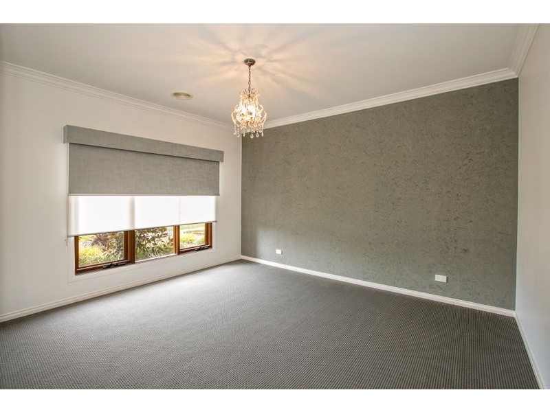 13 Mallett Grove, Lyndhurst VIC 3975