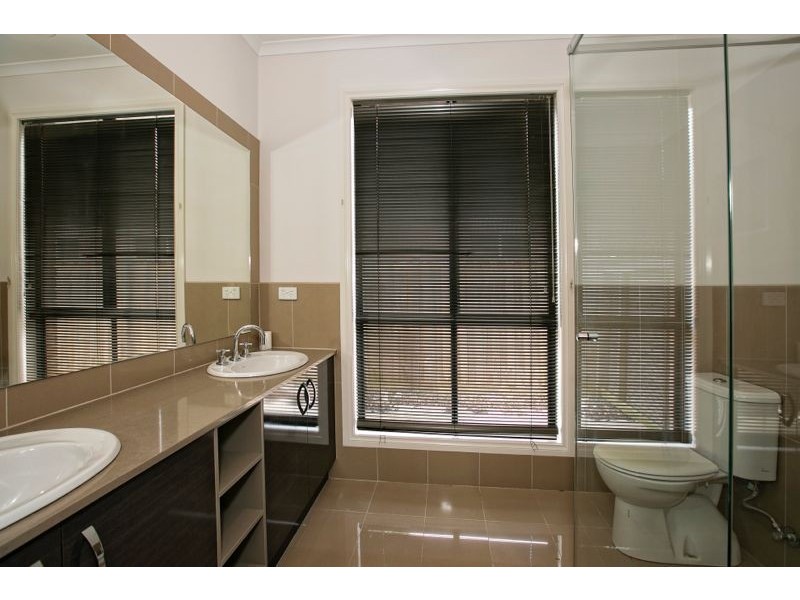 13 Mallett Grove, Lyndhurst VIC 3975