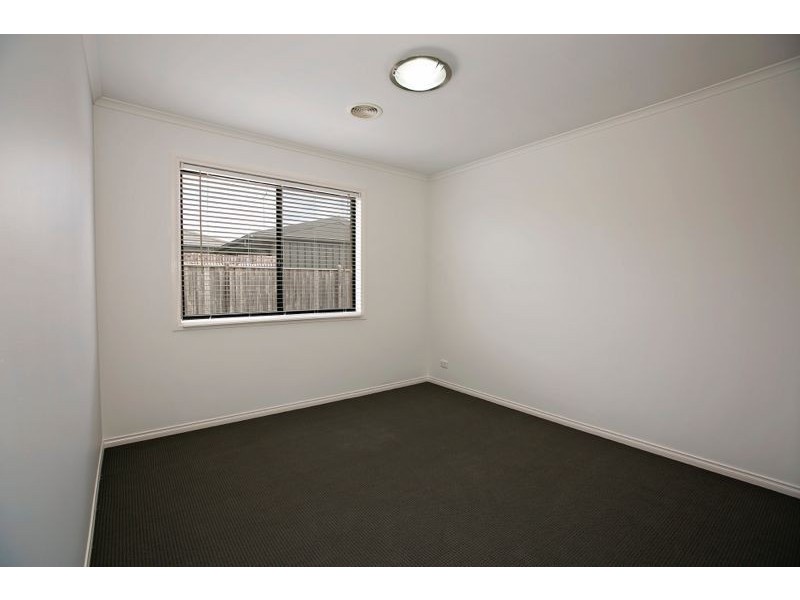 13 Mallett Grove, Lyndhurst VIC 3975