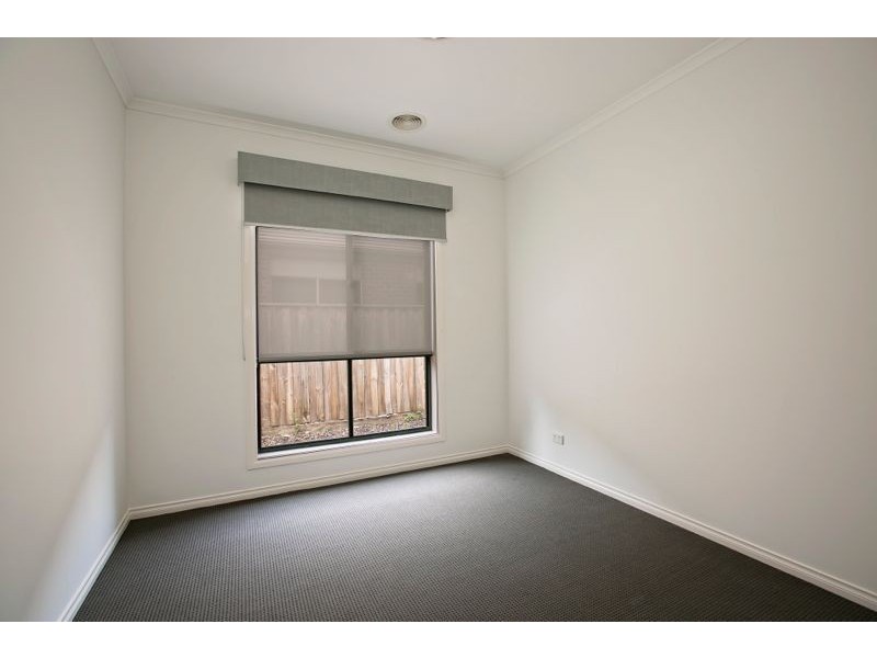 13 Mallett Grove, Lyndhurst VIC 3975