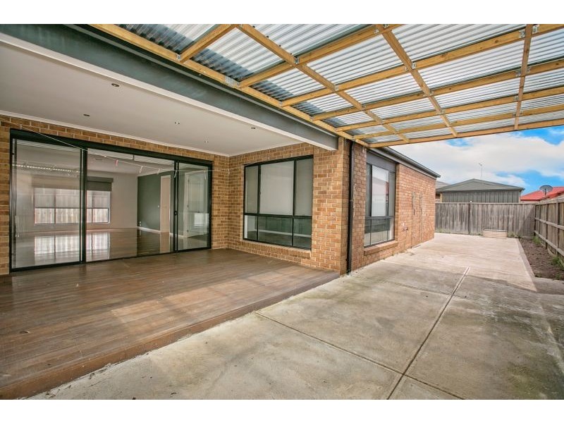 13 Mallett Grove, Lyndhurst VIC 3975