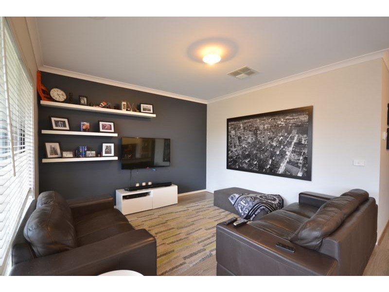 56 Green Gully Road, Clyde VIC 3978