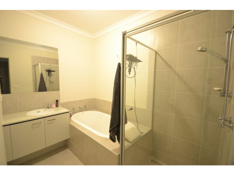 56 Green Gully Road, Clyde VIC 3978