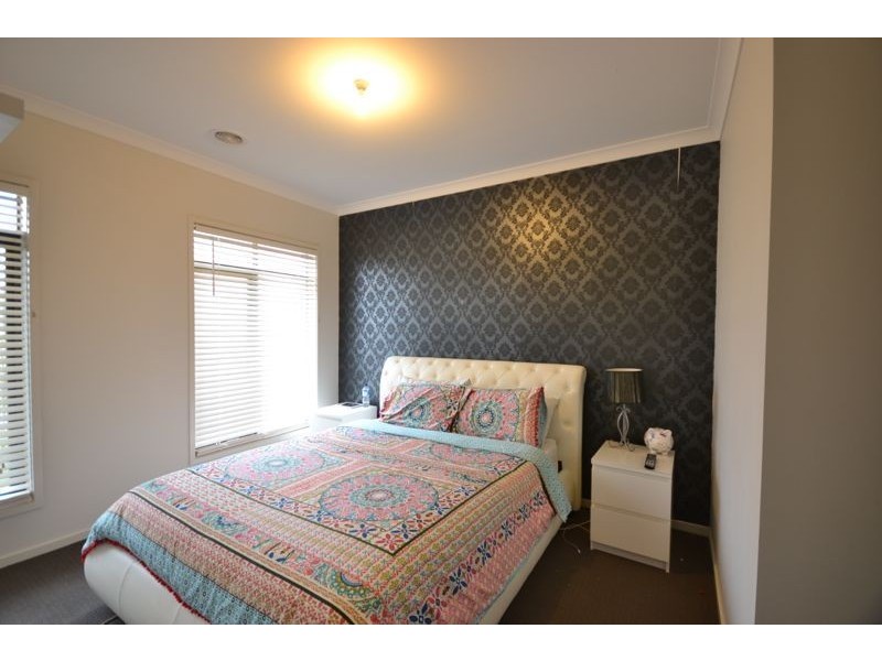 56 Green Gully Road, Clyde VIC 3978