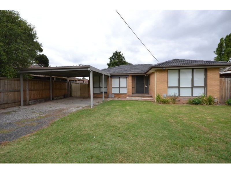 8 Roma Avenue, Cranbourne VIC 3977