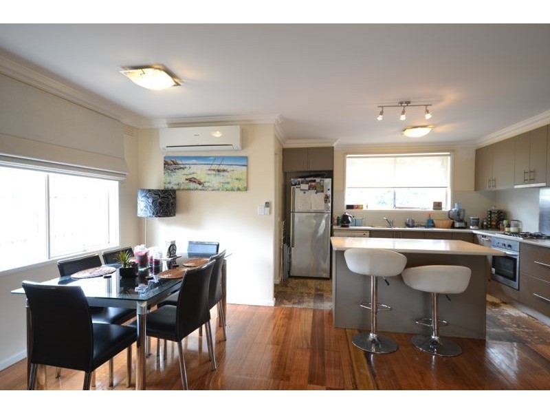 8 Roma Avenue, Cranbourne VIC 3977