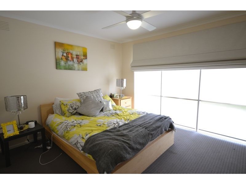 8 Roma Avenue, Cranbourne VIC 3977