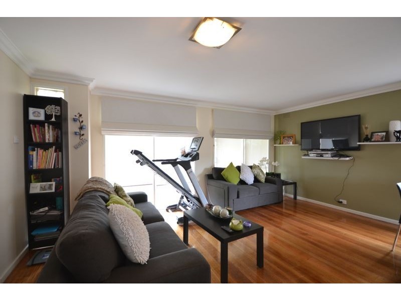 8 Roma Avenue, Cranbourne VIC 3977