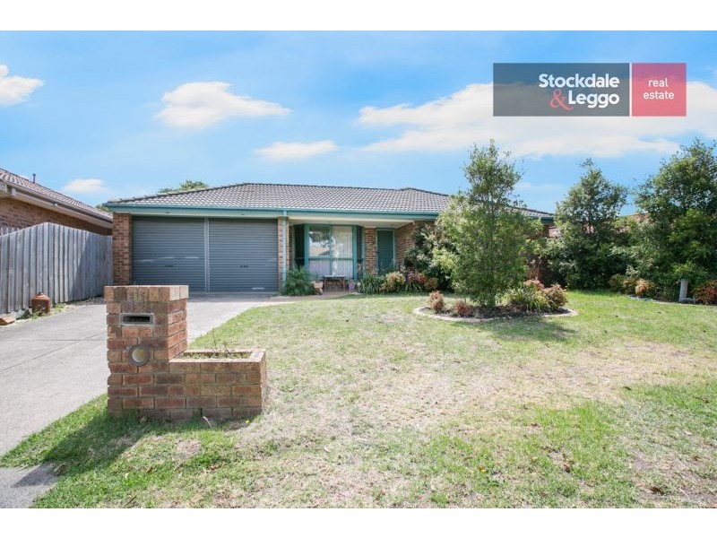 11 Frances Crescent, Cranbourne North VIC 3977