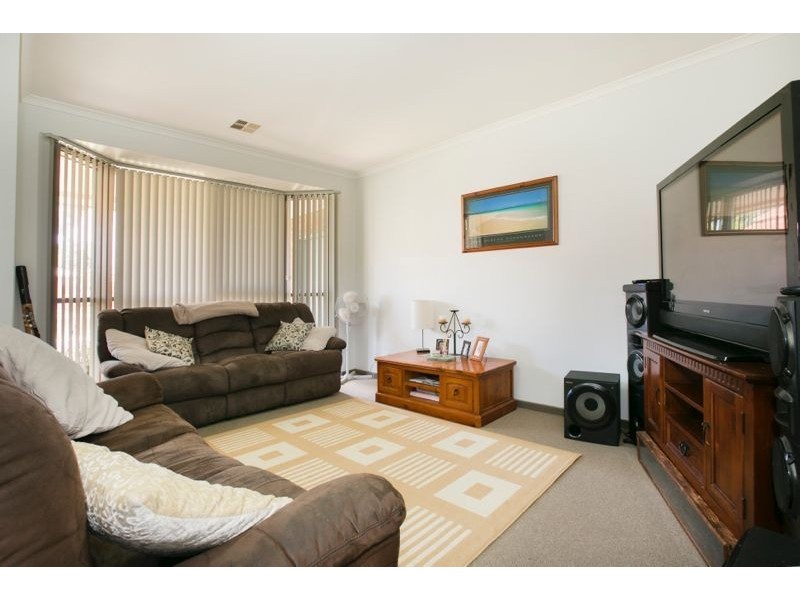 11 Frances Crescent, Cranbourne North VIC 3977