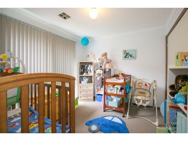 11 Frances Crescent, Cranbourne North VIC 3977
